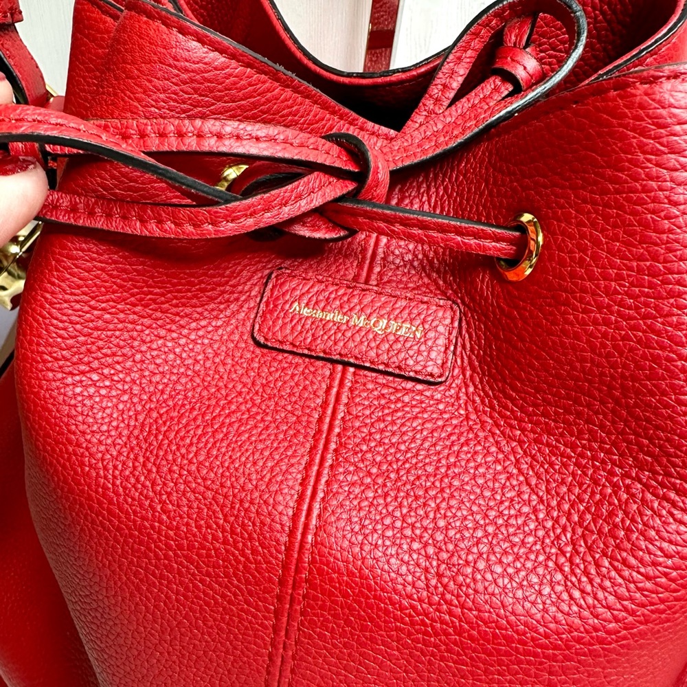NEW! Alexander McQueen Secchiello Red Leather Skull Padlock Bucket Bag - Picture 14 of 17